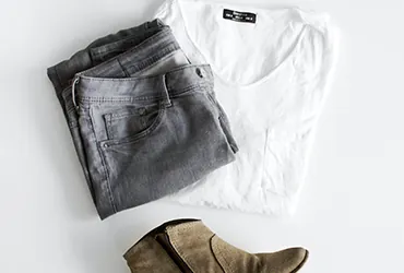 若い無敵の女の子の漫画のシャツがより人気があります