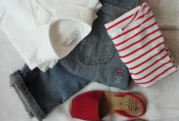 50種類のニットセーターが展示されています